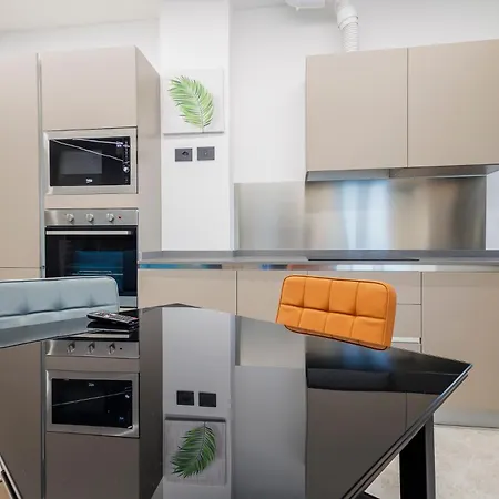 Design - Ai Piedi Delle Alpi&centro Storico Apartment *