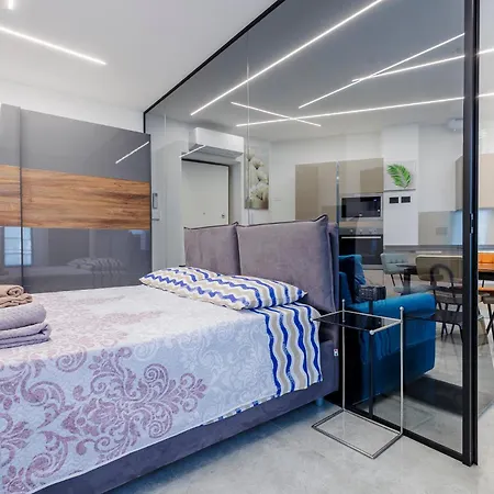 Design - Ai Piedi Delle Alpi&centro Storico Apartment *